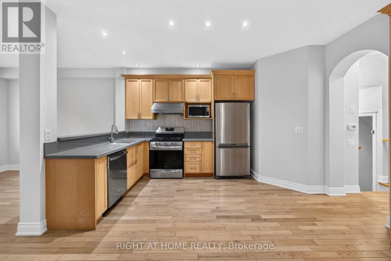 346 CREEK PATH AVENUE, Oakville (BR Bronte), Ontario, L6L6X1