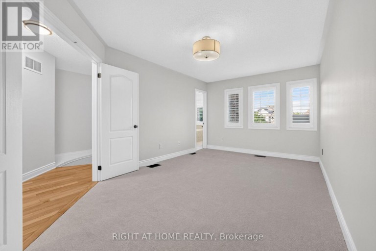 346 CREEK PATH AVENUE, Oakville (BR Bronte), Ontario, L6L6X1
