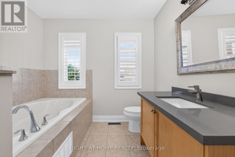 346 CREEK PATH AVENUE, Oakville (BR Bronte), Ontario, L6L6X1