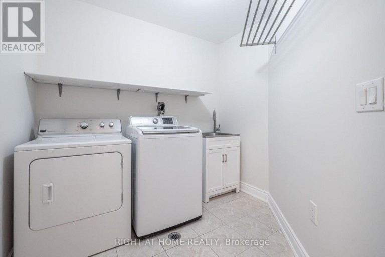 346 CREEK PATH AVENUE, Oakville (BR Bronte), Ontario, L6L6X1