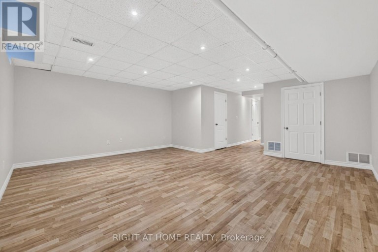 346 CREEK PATH AVENUE, Oakville (BR Bronte), Ontario, L6L6X1