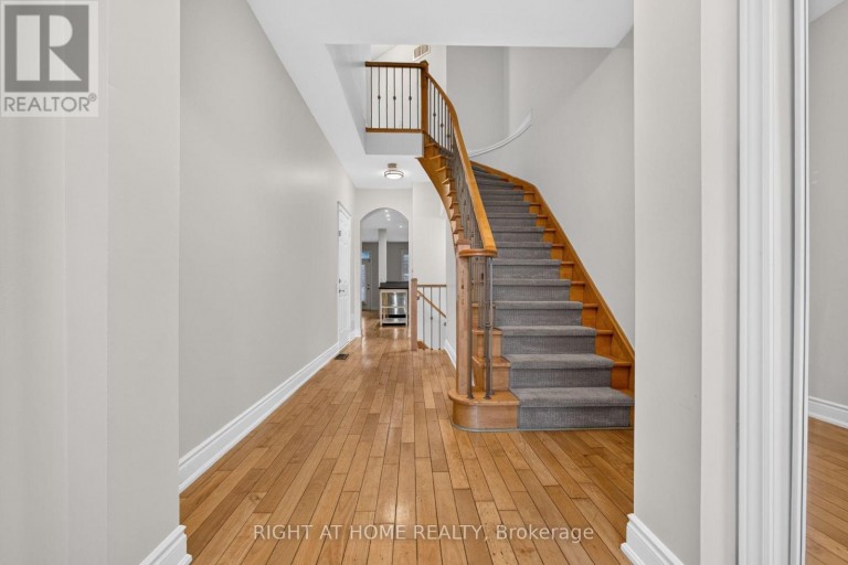 346 CREEK PATH AVENUE, Oakville (BR Bronte), Ontario, L6L6X1