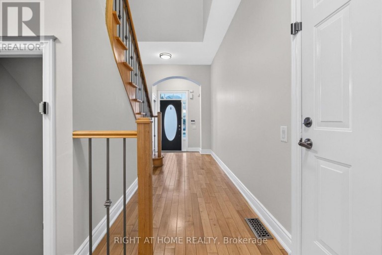 346 CREEK PATH AVENUE, Oakville (BR Bronte), Ontario, L6L6X1
