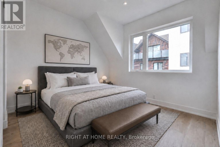 LANEWAY HOUSE - 266 INDIAN GROVE, Toronto (High Park North), Ontario, M6P2H5