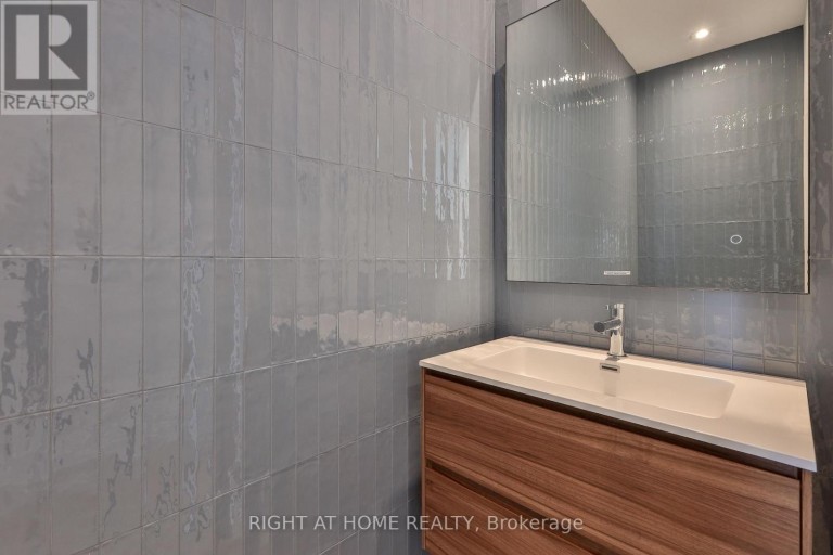 LANEWAY HOUSE - 266 INDIAN GROVE, Toronto (High Park North), Ontario, M6P2H5