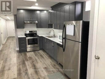 BASEMENT ROOM #2 - 71 THIRTIETH STREET Toronto (Long Branch) Ontario photo 19