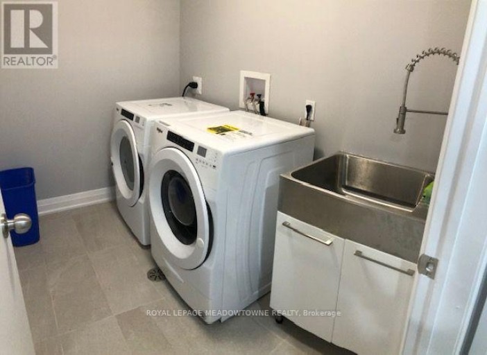 BASEMENT ROOM #2 - 71 THIRTIETH STREET, Toronto (Long Branch), Ontario, M8W3B9