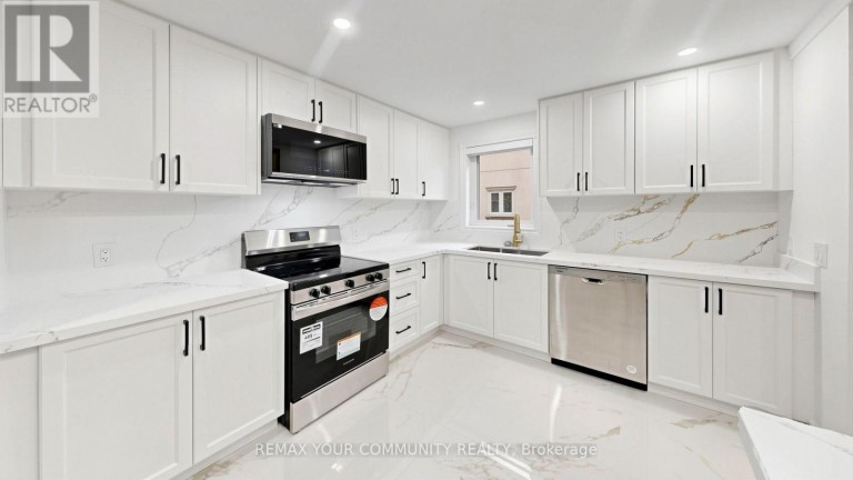275 BETTY ANN DRIVE, Toronto (Willowdale West), Ontario, M2R1A9