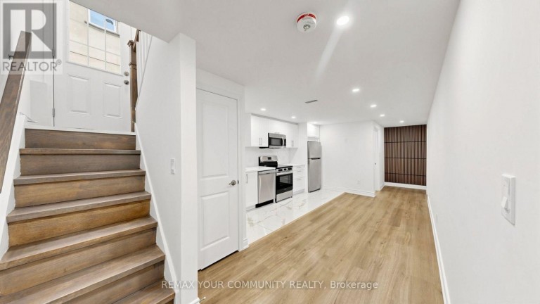 275 BETTY ANN DRIVE, Toronto (Willowdale West), Ontario, M2R1A9