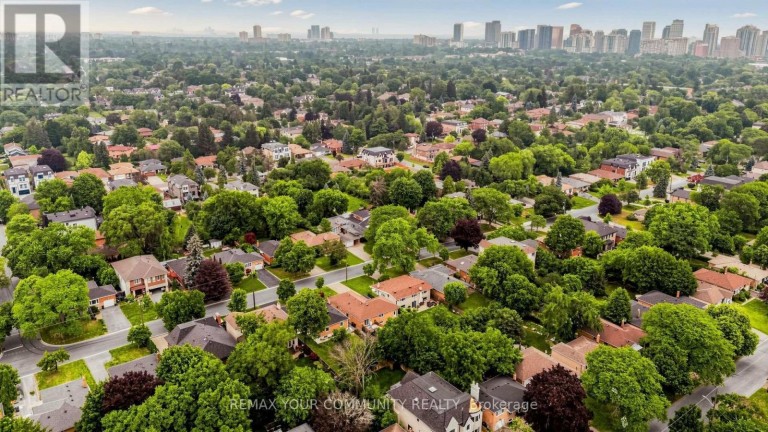 275 BETTY ANN DRIVE, Toronto (Willowdale West), Ontario, M2R1A9