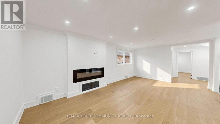 275 BETTY ANN DRIVE, Toronto (Willowdale West), Ontario, M2R1A9