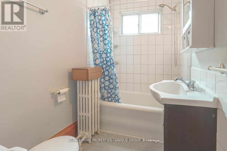 MAIN - 1 BONFIELD AVENUE, Toronto (The Beaches), Ontario, M4E1B9