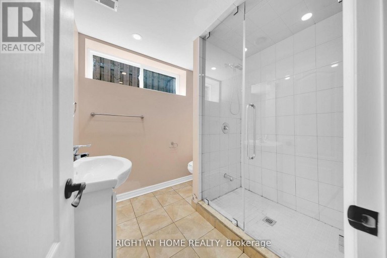 BASEMENT - 19 WALL AVENUE, Toronto (Humberlea-Pelmo Park), Ontario, M9N2N6