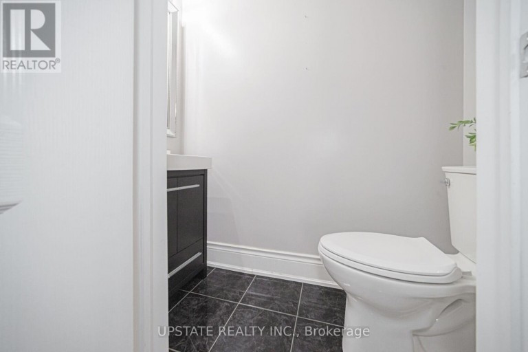 2 BEACHVILLE CIRCLE, Brampton (Credit Valley), Ontario, L6X0V4