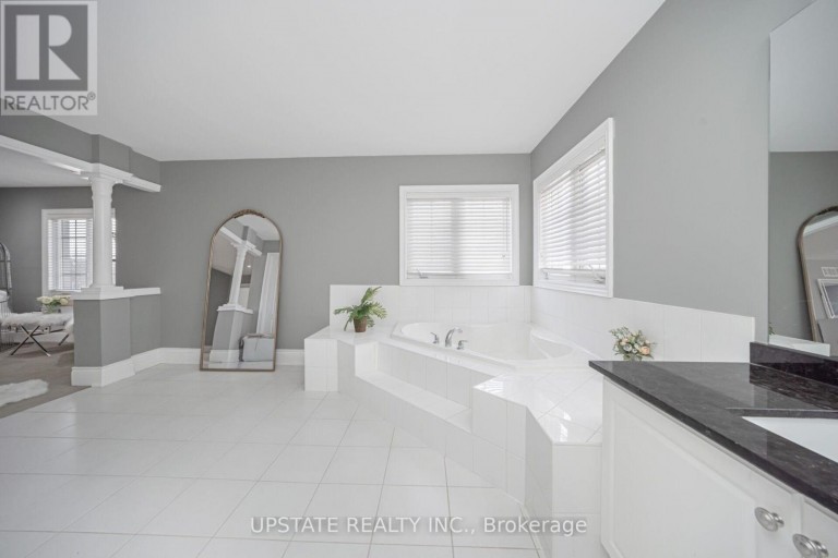 2 BEACHVILLE CIRCLE, Brampton (Credit Valley), Ontario, L6X0V4