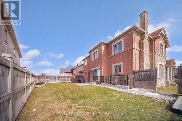 2 BEACHVILLE CIRCLE, Brampton (Credit Valley), Ontario, L6X0V4