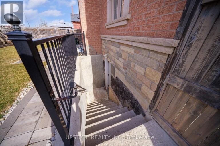 2 BEACHVILLE CIRCLE, Brampton (Credit Valley), Ontario, L6X0V4