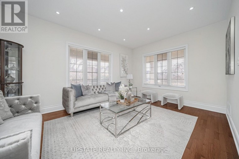 2 BEACHVILLE CIRCLE, Brampton (Credit Valley), Ontario, L6X0V4