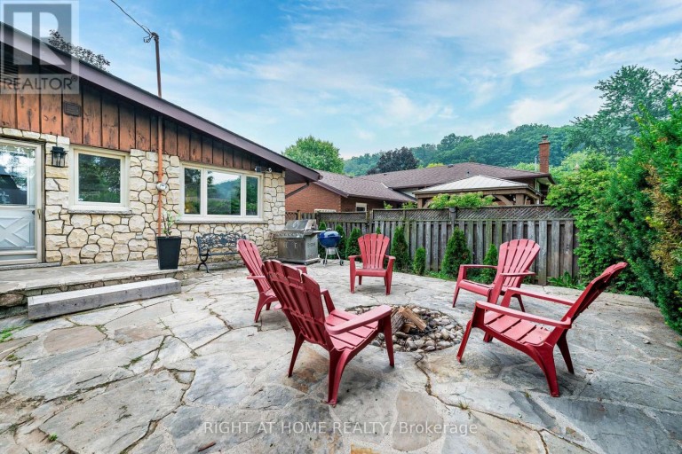 9 HILTS DRIVE, Hamilton (Stoney Creek), Ontario, L8G3H5