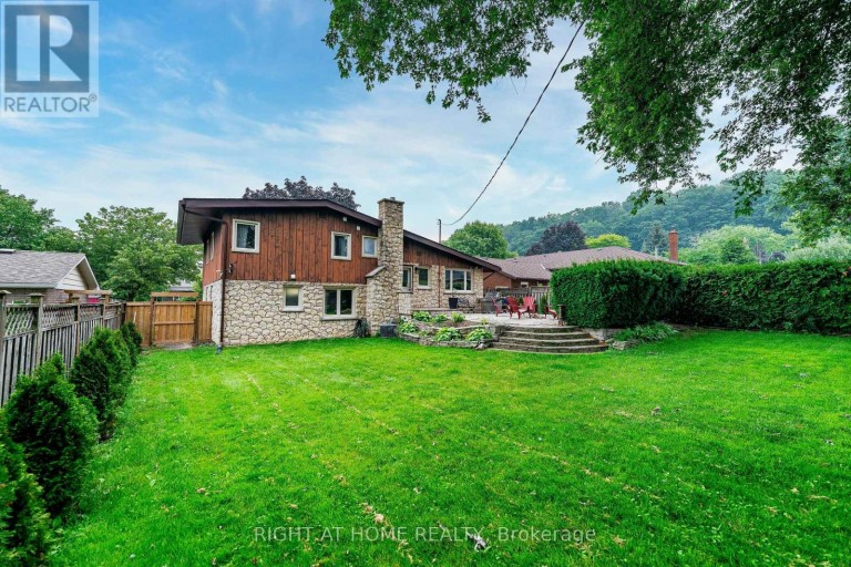 9 HILTS DRIVE, Hamilton (Stoney Creek), Ontario, L8G3H5