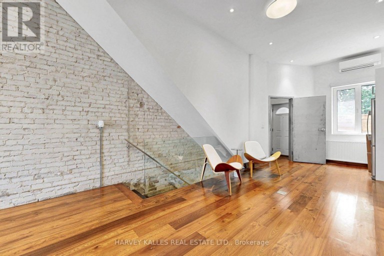 819 DUNDAS STREET W, Toronto (Trinity-Bellwoods), Ontario, M6J1V4