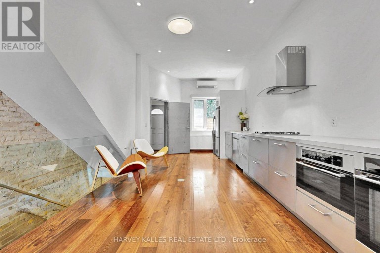 819 DUNDAS STREET W, Toronto (Trinity-Bellwoods), Ontario, M6J1V4