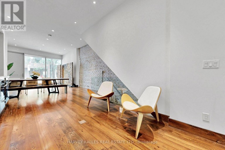 819 DUNDAS STREET W, Toronto (Trinity-Bellwoods), Ontario, M6J1V4