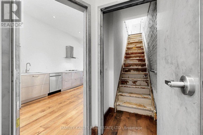 819 DUNDAS STREET W, Toronto (Trinity-Bellwoods), Ontario, M6J1V4