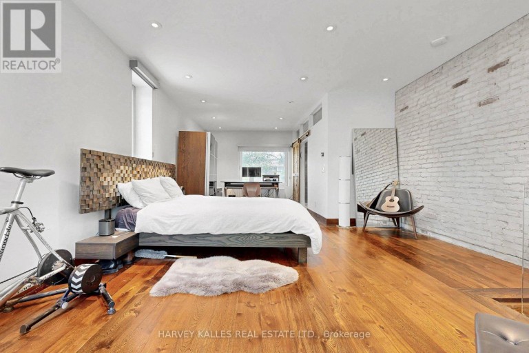 819 DUNDAS STREET W, Toronto (Trinity-Bellwoods), Ontario, M6J1V4