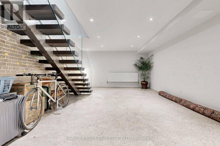819 DUNDAS STREET W, Toronto (Trinity-Bellwoods), Ontario, M6J1V4