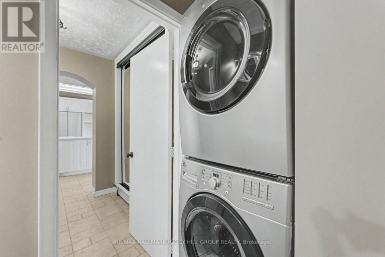 UPPER - 2496 8 LINE, Bradford West Gwillimbury (Bradford), Ontario, L3Z3P8