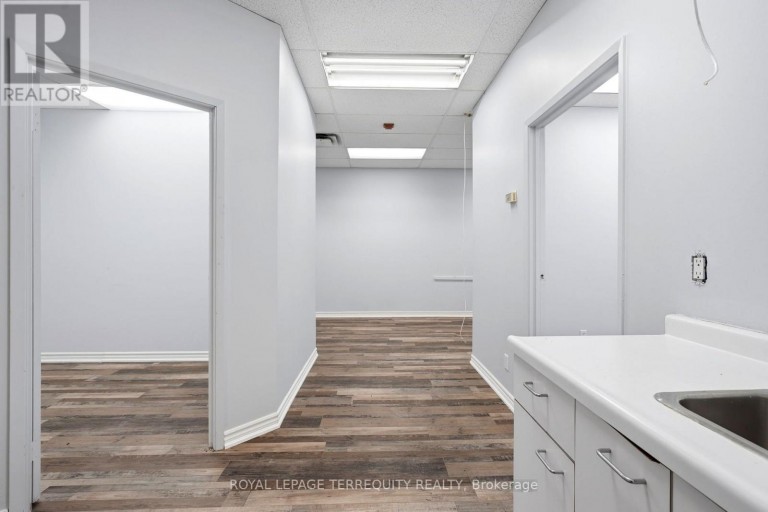 201 - 4700 JANE STREET, Toronto (Black Creek), Ontario, M3N2L3