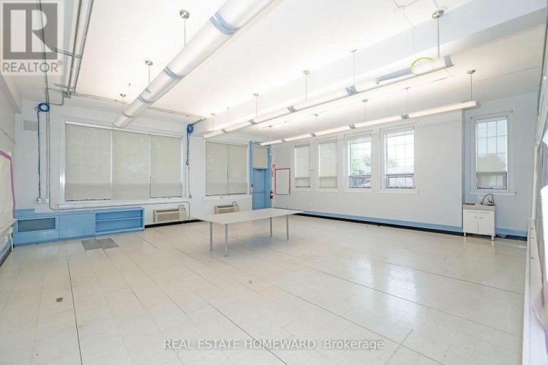 202 SIMCOE STREET N, Oshawa (O'Neill), Ontario, L1G4S9