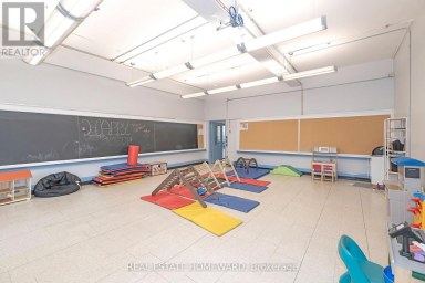 202 SIMCOE STREET N Oshawa (O'Neill) Ontario photo 17