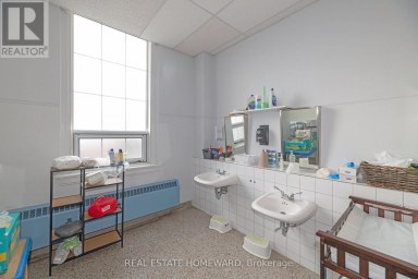 202 SIMCOE STREET N Oshawa (O'Neill) Ontario photo 22