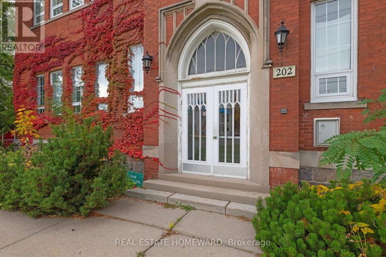 202 SIMCOE STREET N, Oshawa (O'Neill), Ontario, L1G4S9
