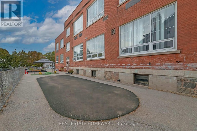 202 SIMCOE STREET N, Oshawa (O'Neill), Ontario, L1G4S9