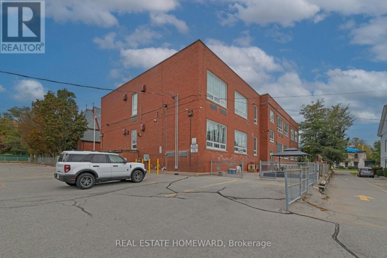 202 SIMCOE STREET N, Oshawa (O'Neill), Ontario, L1G4S9