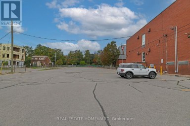 202 SIMCOE STREET N Oshawa (O'Neill) Ontario photo 37