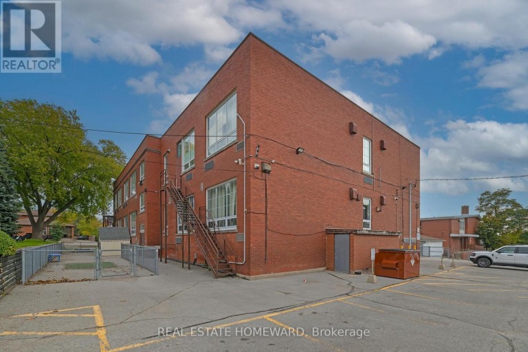 202 SIMCOE STREET N, Oshawa (O'Neill), Ontario, L1G4S9