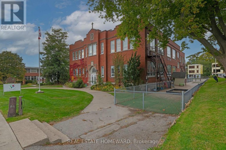 202 SIMCOE STREET N, Oshawa (O'Neill), Ontario, L1G4S9
