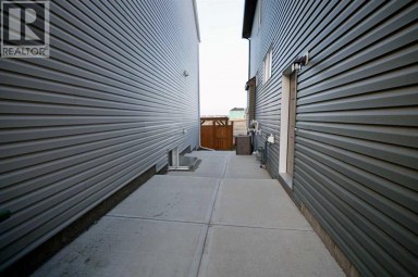 163 Cityside Park NE Calgary Alberta photo 38