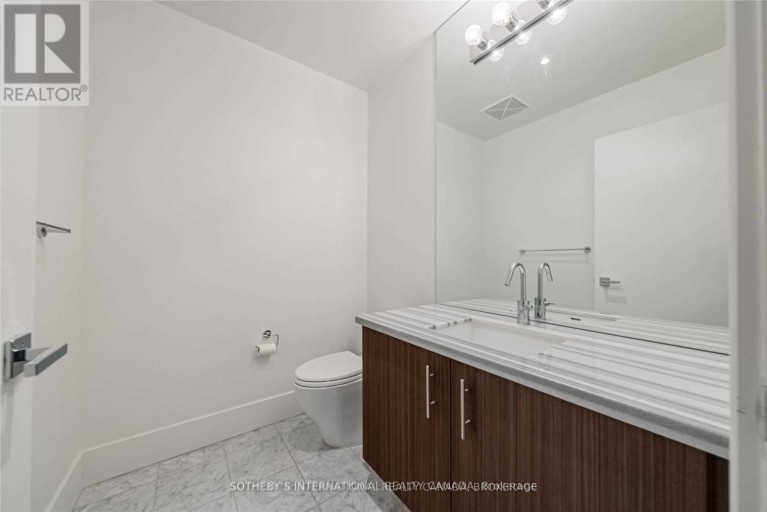TH-113 - 29 QUEENS QUAY E, Toronto (Waterfront Communities), Ontario, M5E0A4
