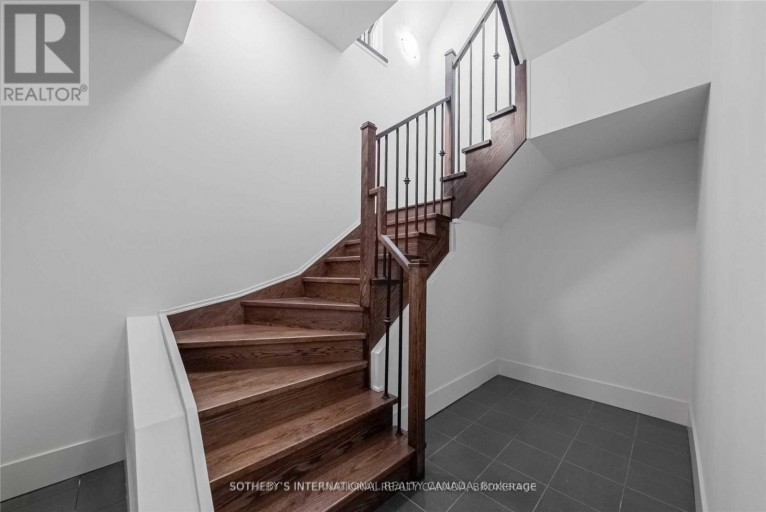 TH-113 - 29 QUEENS QUAY E, Toronto (Waterfront Communities), Ontario, M5E0A4