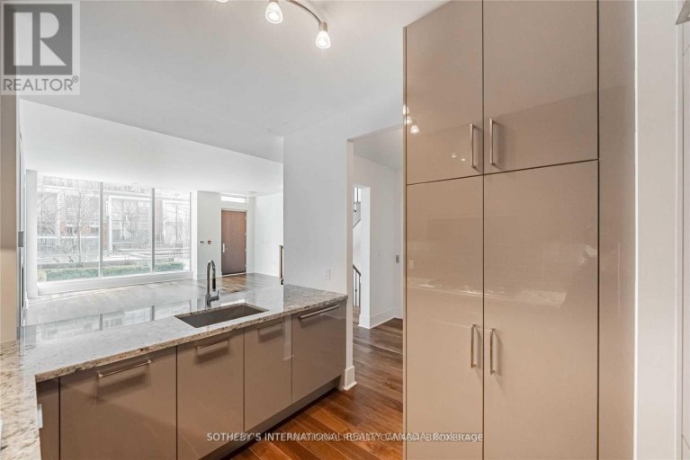 TH-113 - 29 QUEENS QUAY E, Toronto (Waterfront Communities), Ontario, M5E0A4