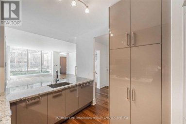 TH-113 - 29 QUEENS QUAY E Toronto (Waterfront Communities) Ontario photo 9