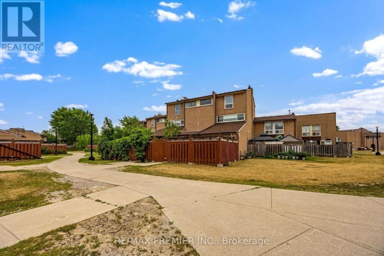 82 - 248 JOHN GARLAND BOULEVARD, Toronto (West Humber-Clairville), Ontario, M9V1N8