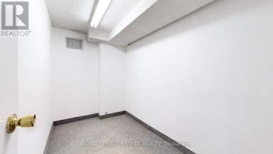 B101 - 2558 DANFORTH AVENUE Toronto (East End-Danforth) Ontario photo 9