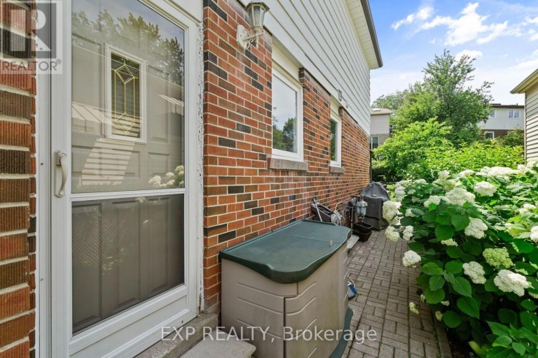 171 SIMONSTON BOULEVARD, Markham (German Mills), Ontario, L3T4M1