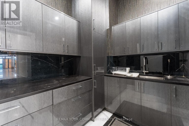 218 - 9737 YONGE STREET, Richmond Hill (Harding), Ontario, L4C8S7